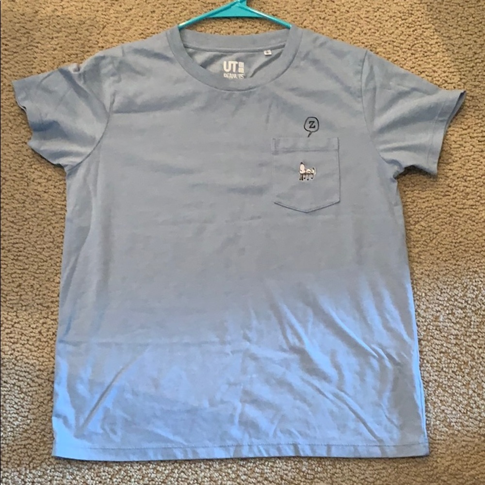 uniqlo peanuts snoopy tshirt